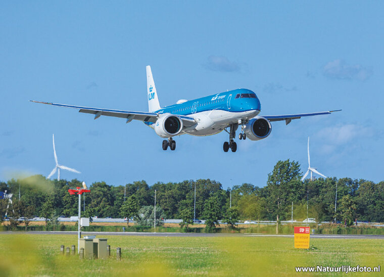 Postkarte KLM Flugzeug landung auf Schiphol (0855)