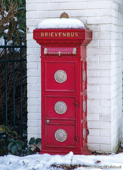 Rote Briefkasten im Schnee Postkarte (0820)