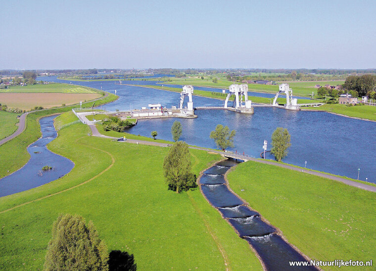 Lock and Weir Complex Postkarte (0332)