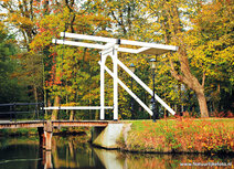 Zugbrücke im Herbst Postkarte
