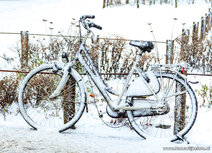 Fahrrad im Schnee Postkarte